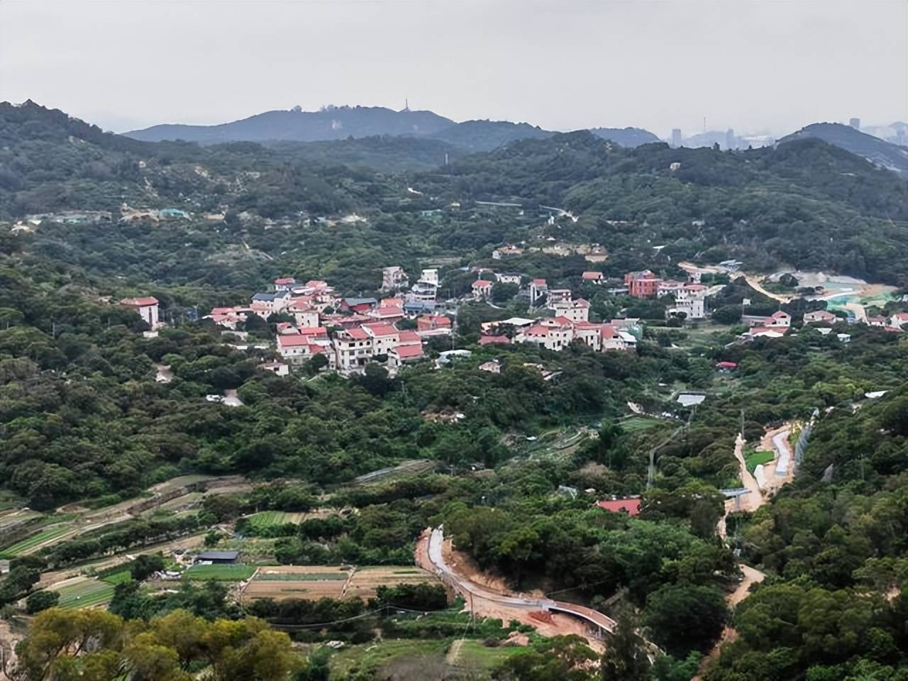 原创厦门云顶岩寺藏于岛内东坪山之中寺中一纪年石刻有641年历史