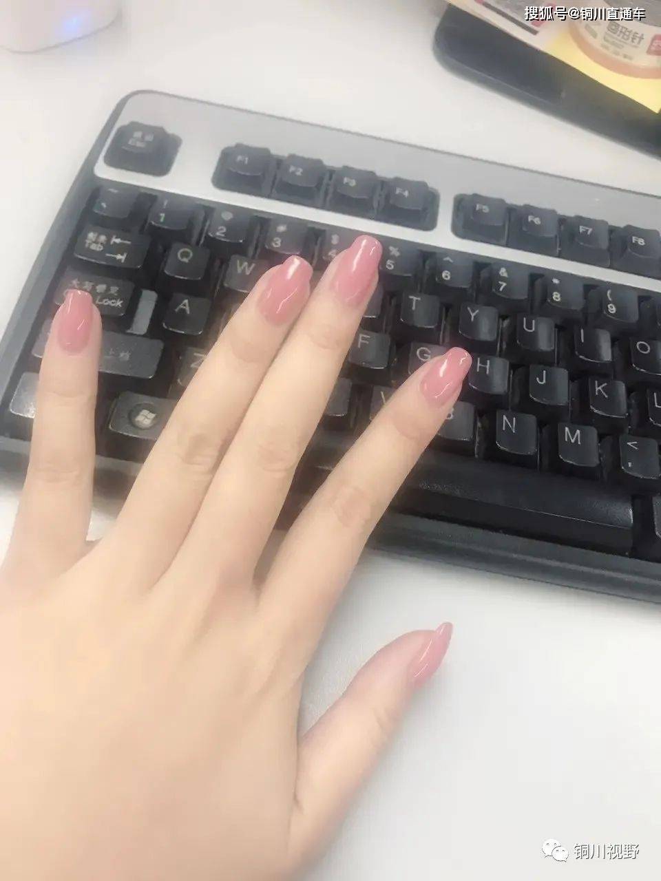 指如削葱根纤纤作细步精妙世无双