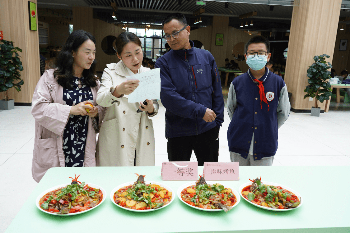 近日,龙泉西川汇锦都学校举行了一场特别的劳动技能比赛——包饺子!