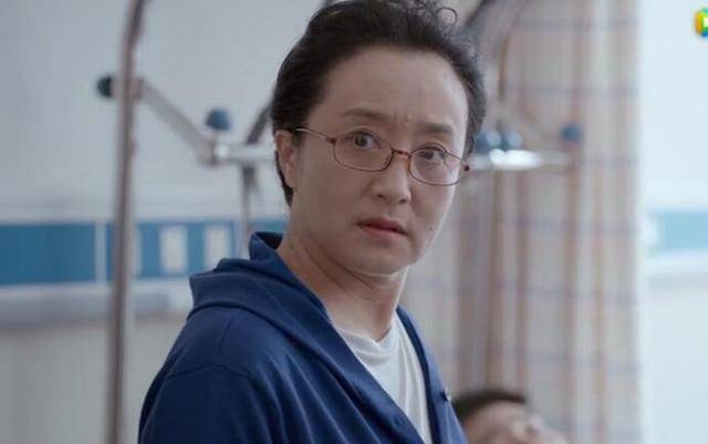 应勤妈妈的观念比较封建,她觉得邱莹莹不是处女这个问题是邱莹莹自己