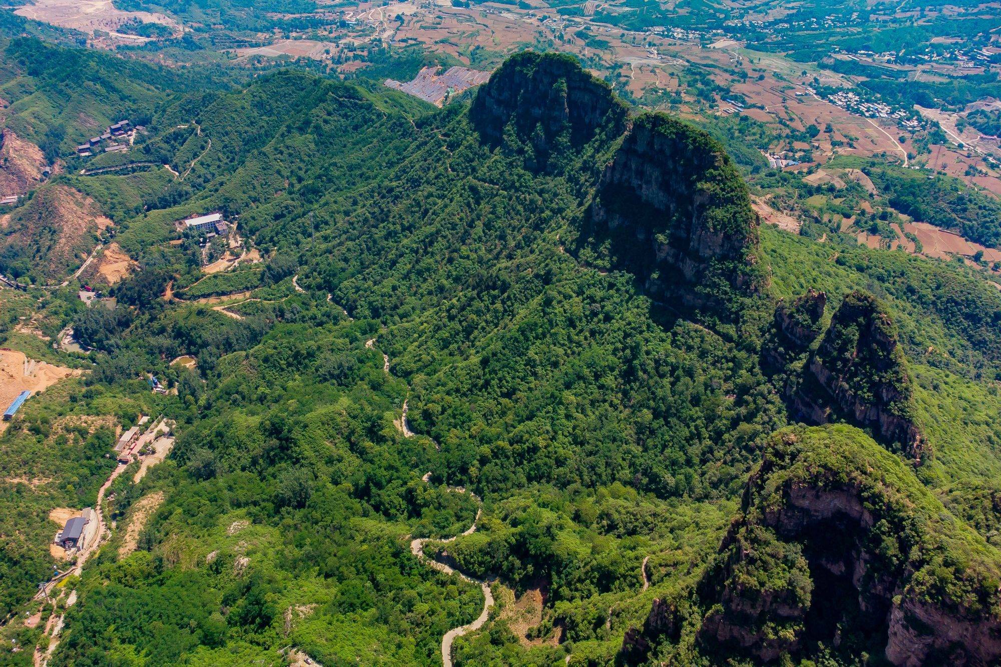 原创石家庄平山有一处红崖谷风景秀丽环境好深受户外爱好者喜爱