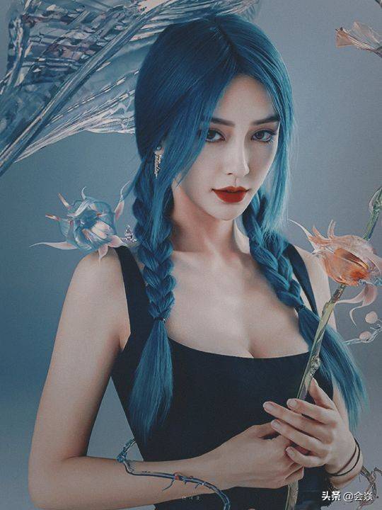 原创angelababy晒蓝发怼脸自拍网友不是她粉丝但杨颖是真的美啊