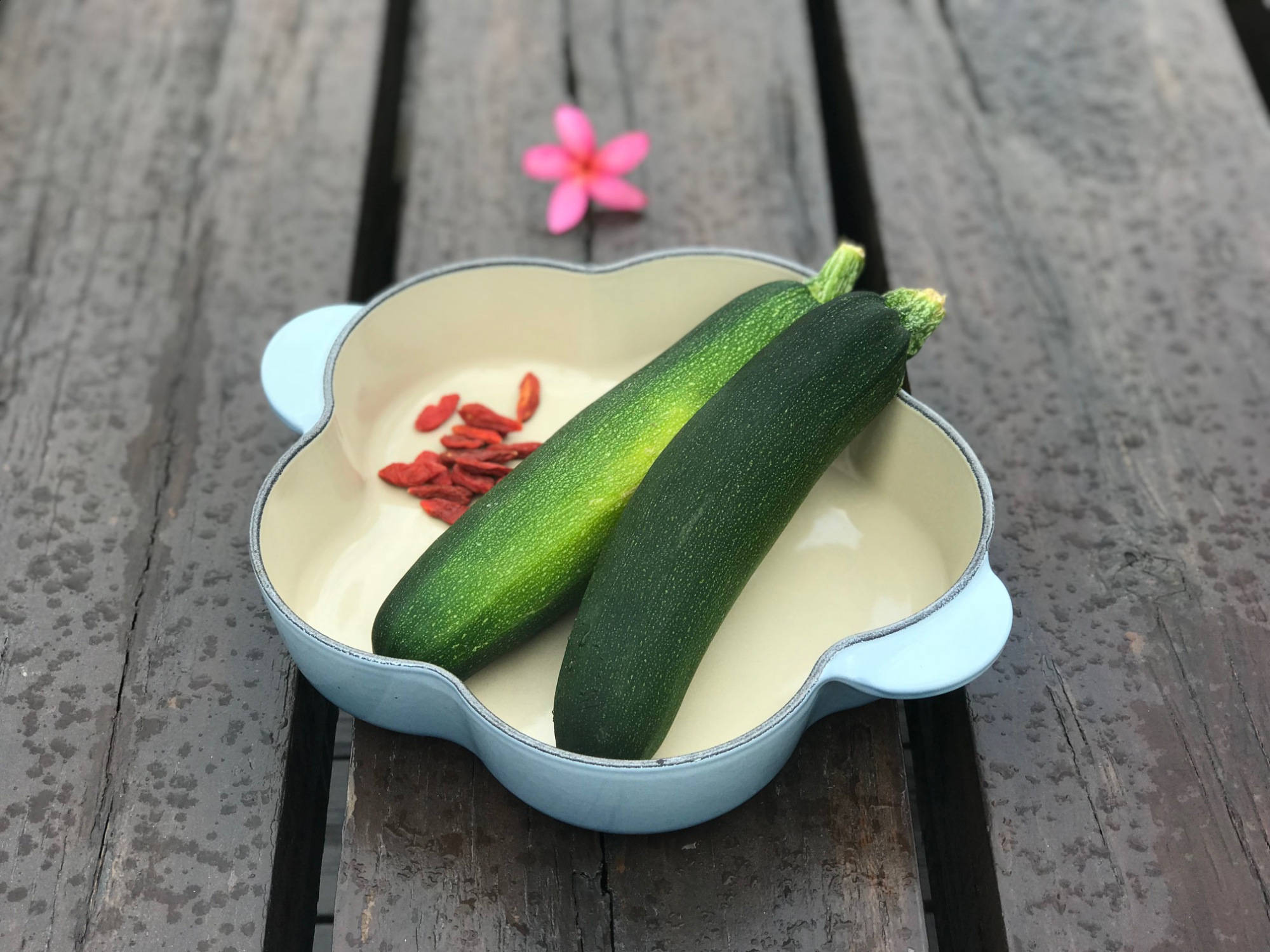 之前在欧洲生活的时候,我就很喜欢吃栉瓜,可惜后来回来到国内,只能