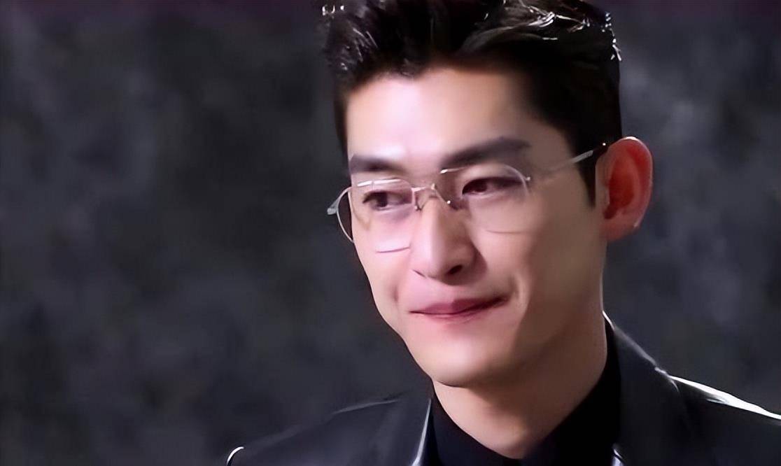 有人穿上飞鱼服优雅霸气,有人仪态不行像太监_张翰_杨洋_张震