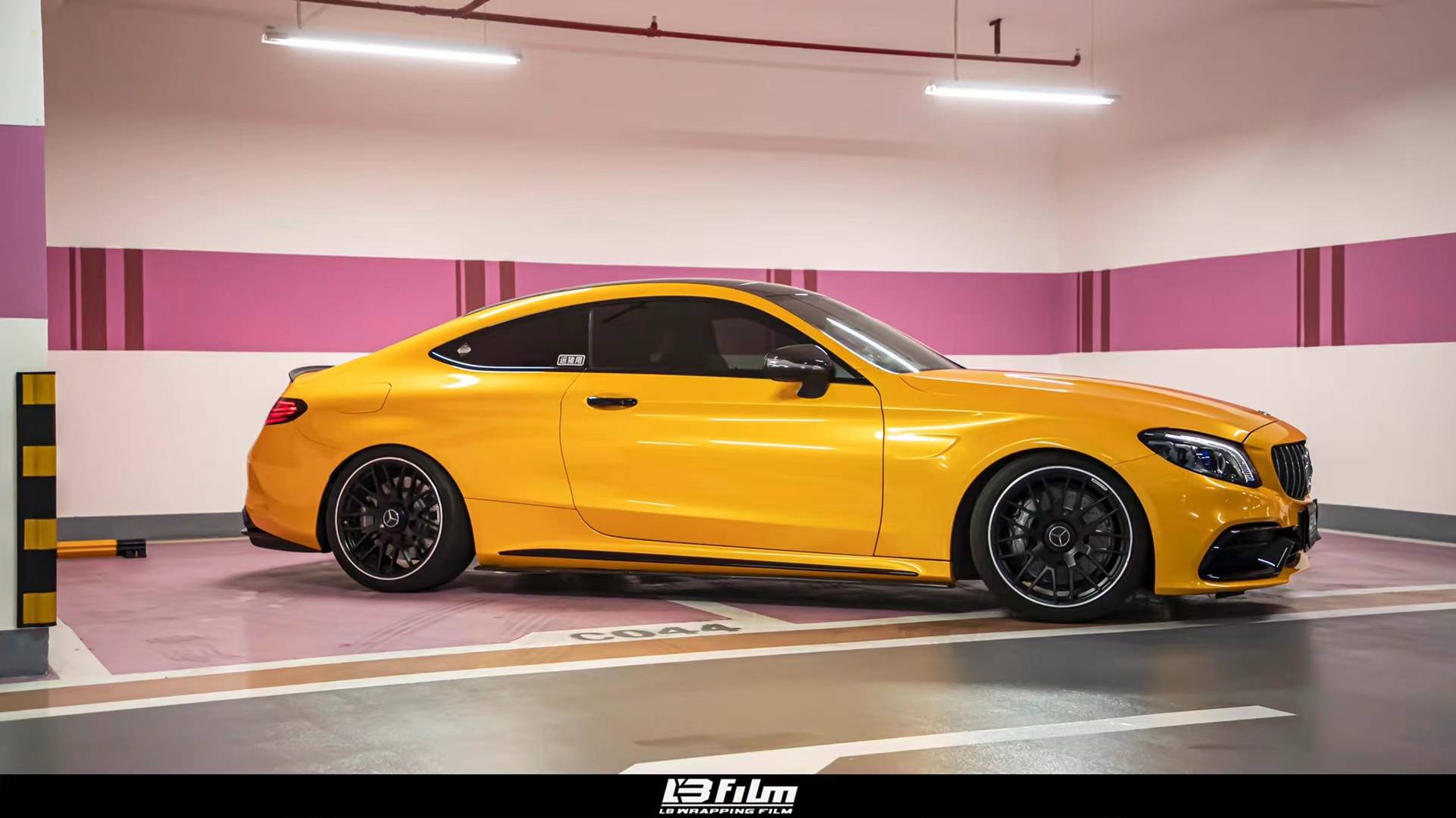 奔驰-c63coupe 【lbfilm改色膜】超亮金属枫叶黄_搜狐汽车_搜狐网