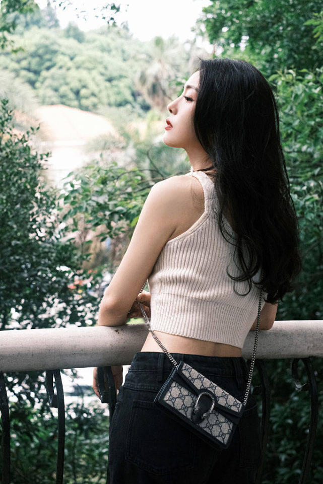 蔡文静分享出游穿搭look吊带针织套装气质满分