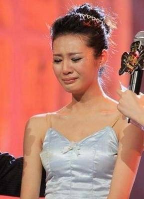 她嫁入豪门坐月子却被家暴,拼命拍戏不敢治病,27岁抛下独子患癌遗憾