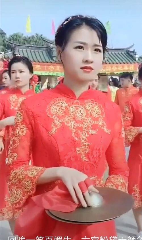 翁佳娜唇红齿白乖巧可爱,有一种邻家妹妹的感觉,你还记得她吗_潮汕