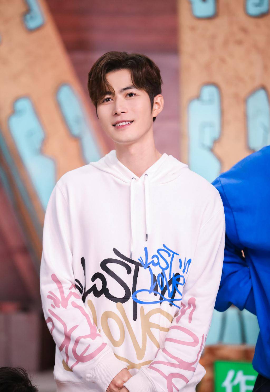 原创陈学冬帅气登杂志条纹衫造型清爽印花装造型get度假时尚