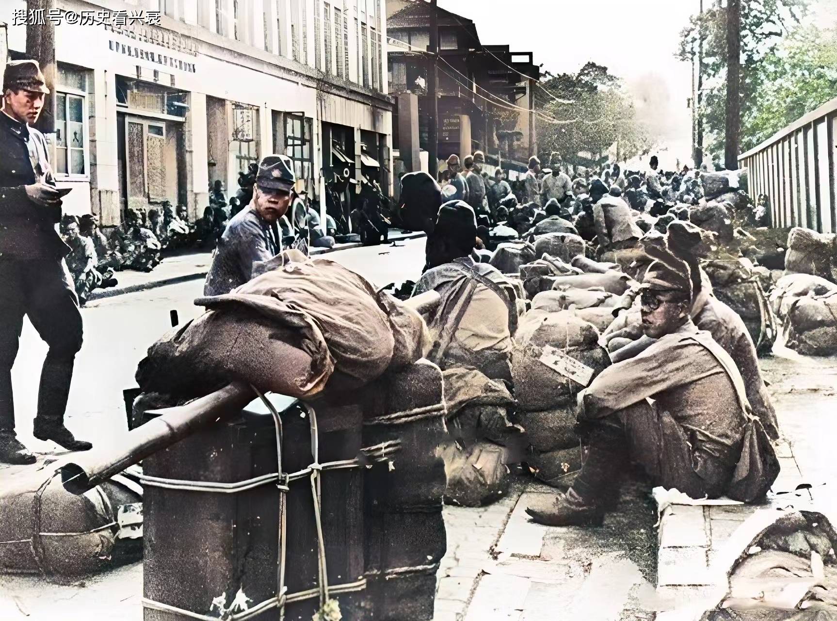 原创老照片展示马克沁重机枪的清军士兵1922年访问日本的爱因斯坦