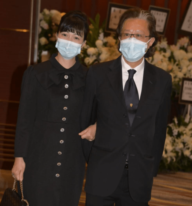 裸捐家产,何超琼送花陈少霞悼念,追思会名流云集_蒋震_父亲_蒋丽萍
