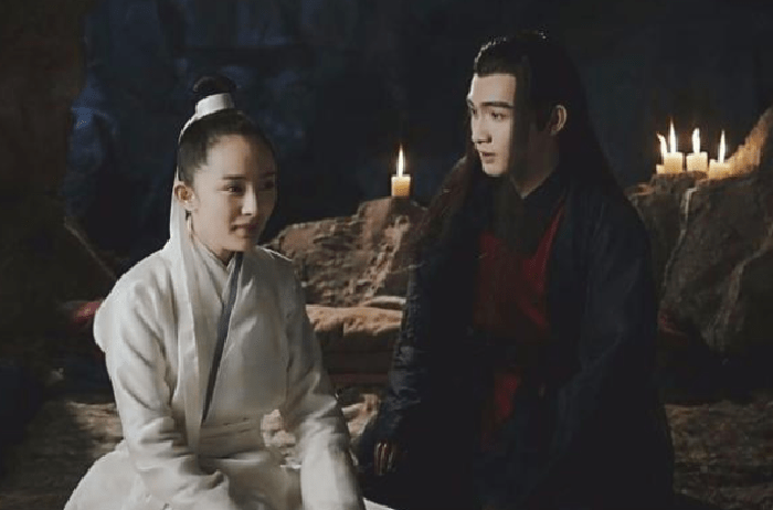 白浅和九师兄想要抄近道回青丘看刚出生的白凤九,所以闯进了翼界的