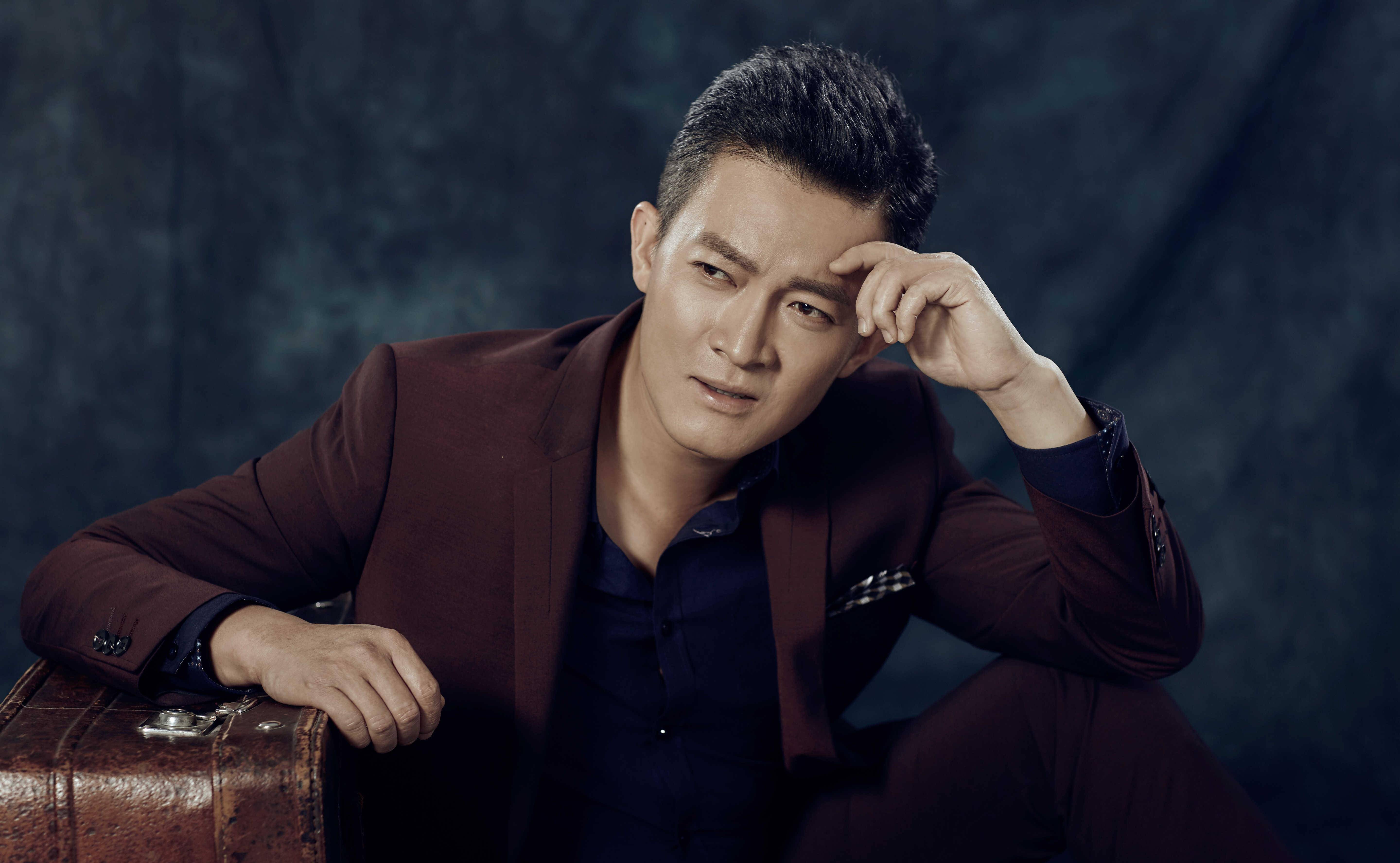 原创杨志刚被强捧成戏骨尔冬升言辞犀利揭开娱乐圈遮羞布