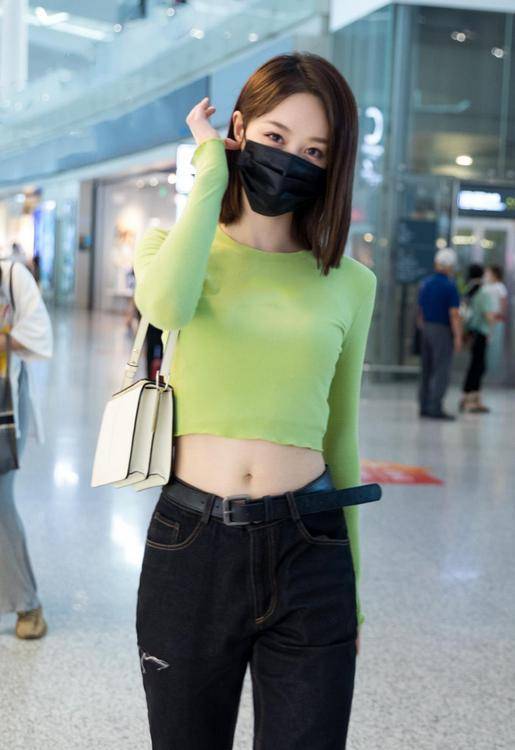 原创蓝盈莹的美被低估了穿露脐装清新活力169身材比例不输超模