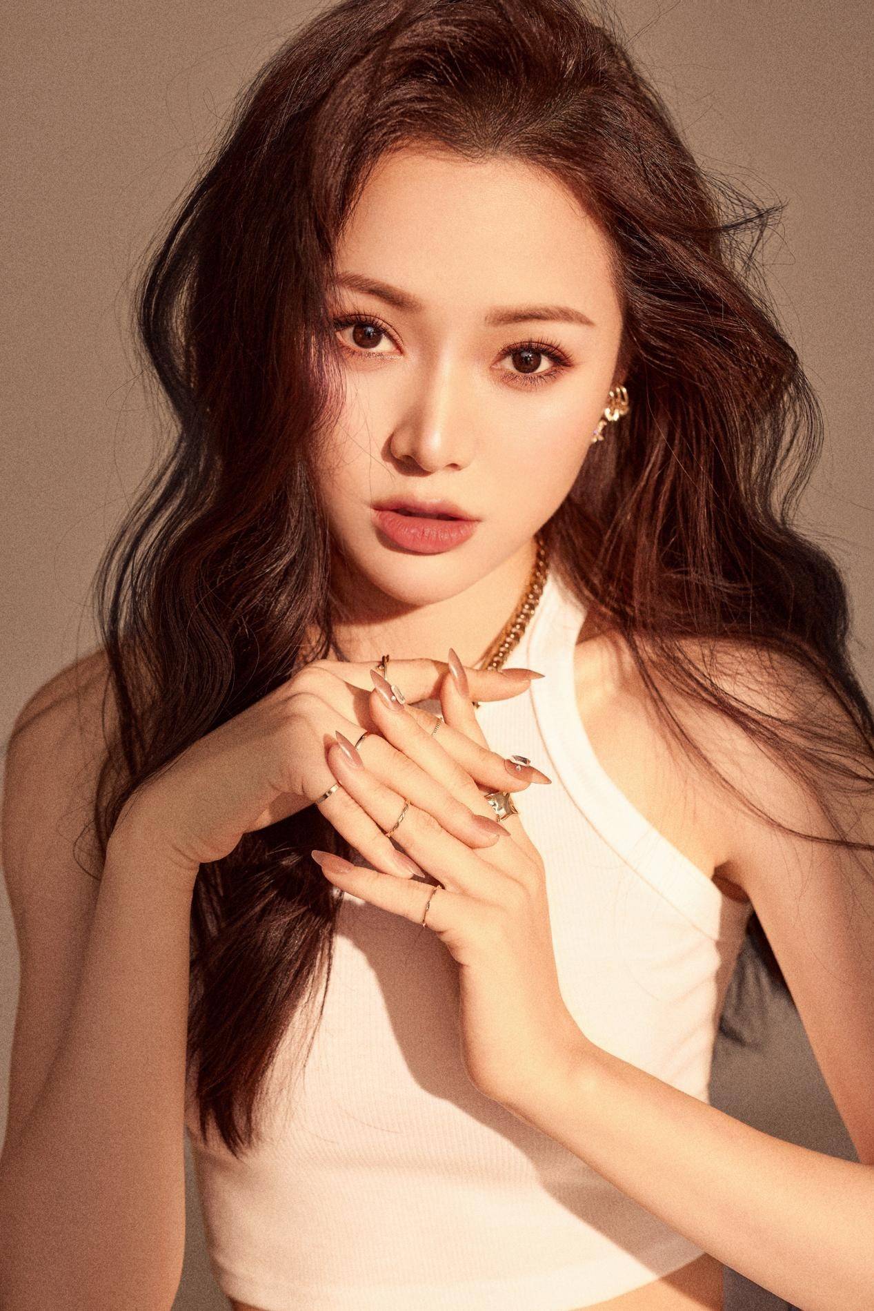 苏娜携手网大一哥彭禺厶领衔抖剧驱魔代理人