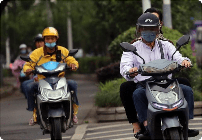 电动车主笑呵呵2022新规下出行更加方便了交警做出解读