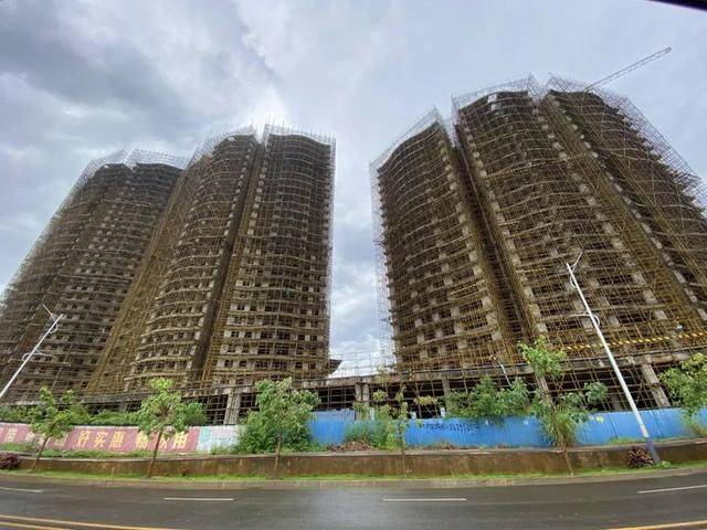 海南这个烂尾楼建了10年还不交房坑惨大批业主