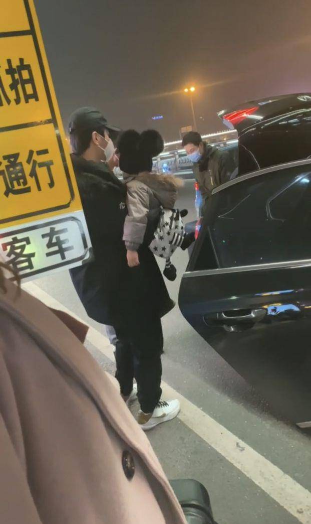 小星星剑眉星目,人家幸福着呢,网友不要喊分手了_陈妍希_赵丽颖_传闻