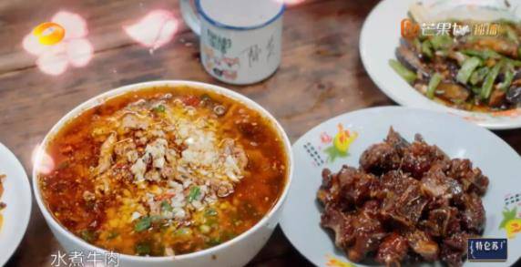肉沫茄子,红烧排骨,番茄炒蛋,而"厨房高手"彭昱畅则献上了私房菜榨菜