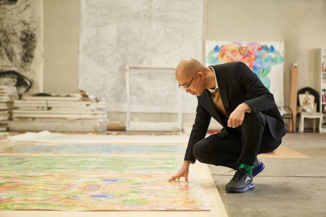 邬建安1980年生于北京,祖籍上海金山.现主要生活和工作于北京.