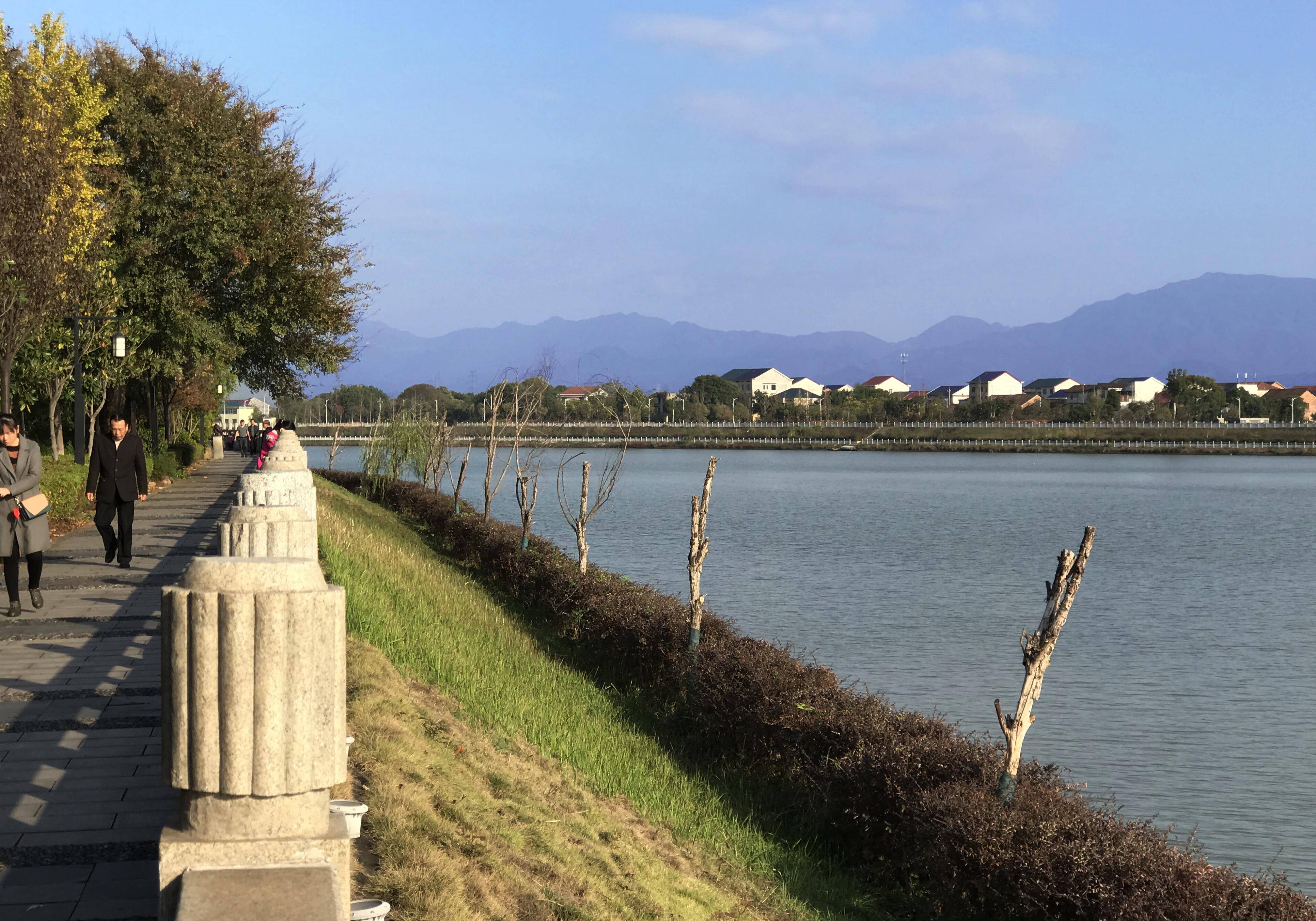 湖南株洲有一条向西流的倒淌河，沿岸镇着四座百年宝塔，有啥玄机