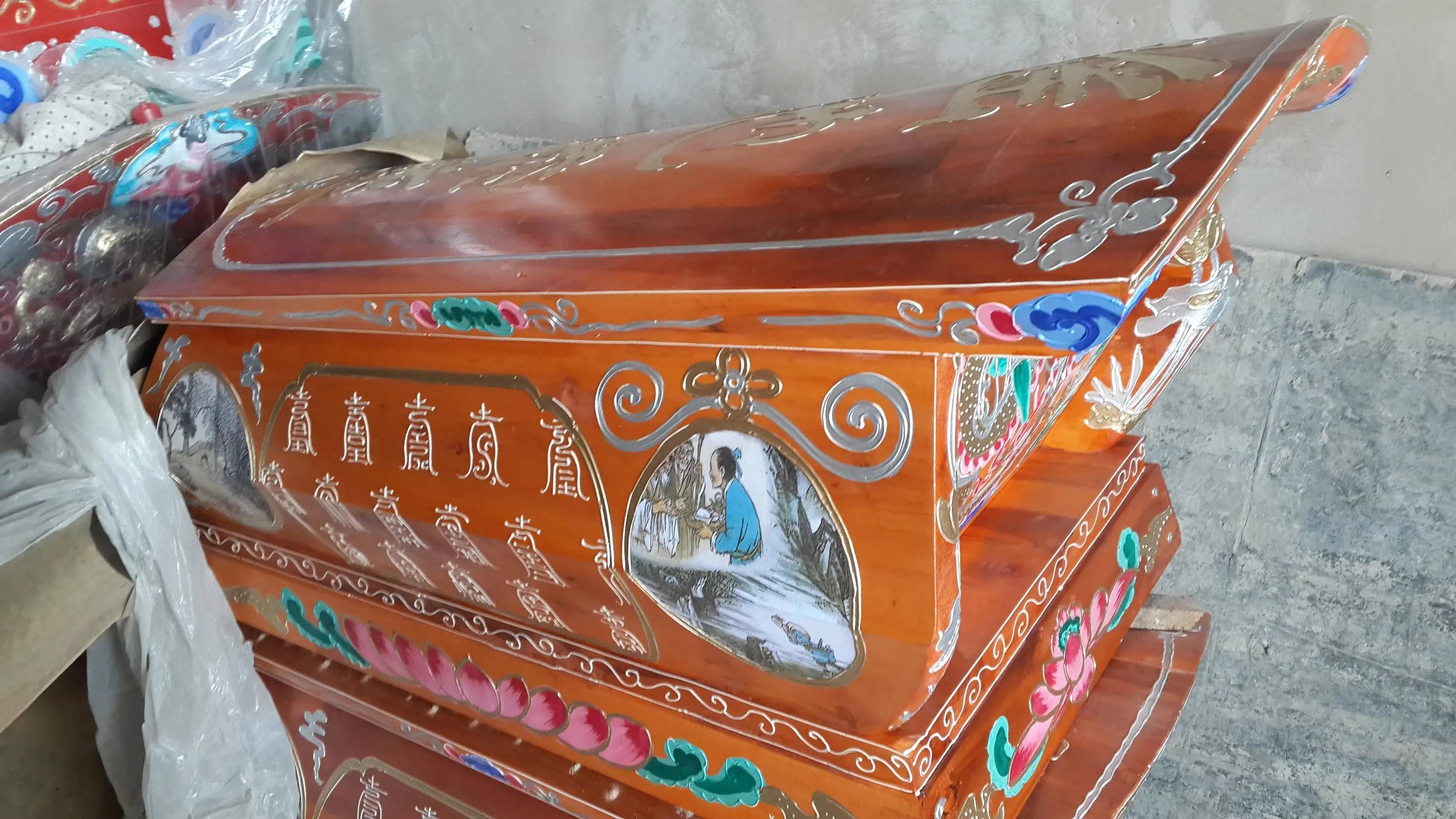 桑树木材是一种比较好的木材,有些地方把棺材称为"桑木",把出殡称为"