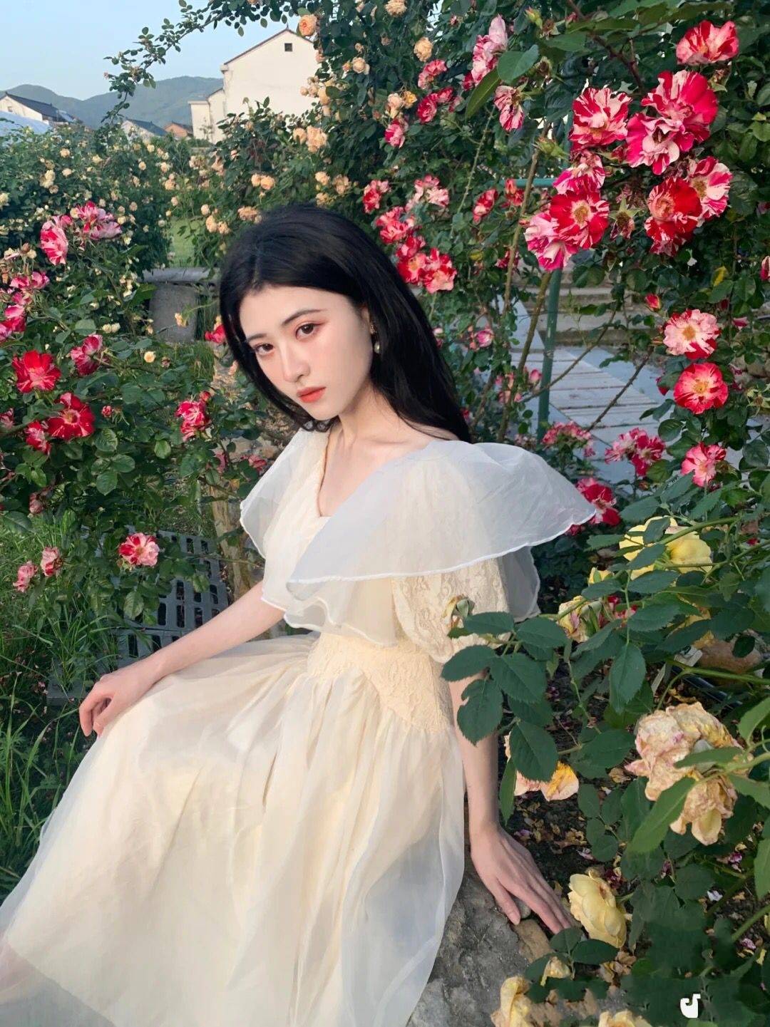 女网红被误以为是鞠婧祎,却称只仿妆没仿人,结果被质疑p图太狠_邓歆玥