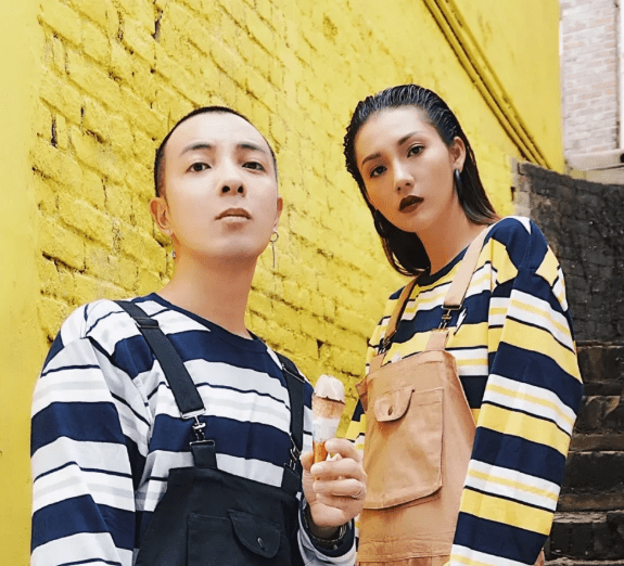 靠收租爆红的网红夫妇,跟徐峥,小林青霞合影,其真