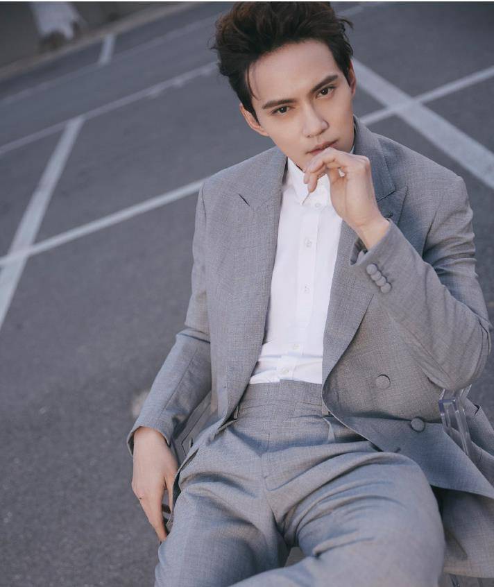 原创杨玏和一女生逛超市不是毛晓彤对象竟是曾和徐正曦传绯闻的她