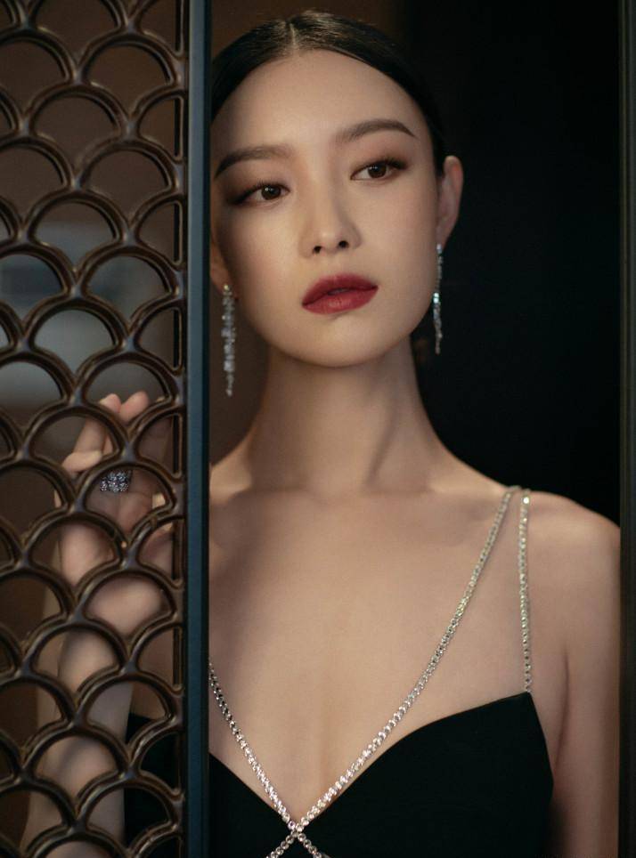 原创倪妮生图有多惊艳白色西装气质动人不愧是生图高手