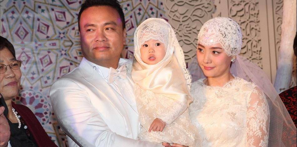 演员刘园园,逼婚大12岁央视名嘴沙桐,婚后一家三口生活有滋味