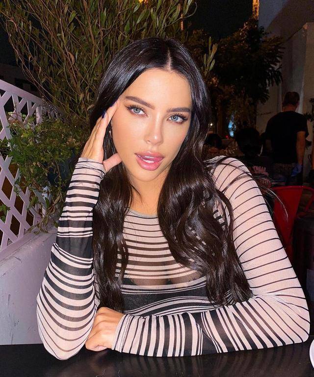 30岁的国外模特,曼妙的身姿展现着"s"型身材的魅力,令人羡慕_杰米