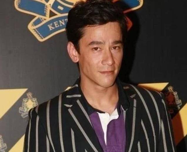 吴耀汉富二代出身片酬过万身价过亿如今每月洗肾四次续命