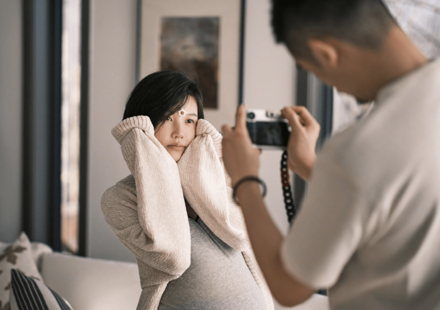 杨子姗官宣产女,首次分享孕期写真,晒女儿嘴巴鼻子,宝宝模样治愈