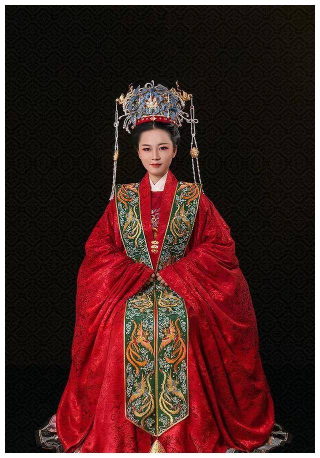 最有气节的明朝,允许平民女子以皇家穿戴出嫁,中国红就是大气