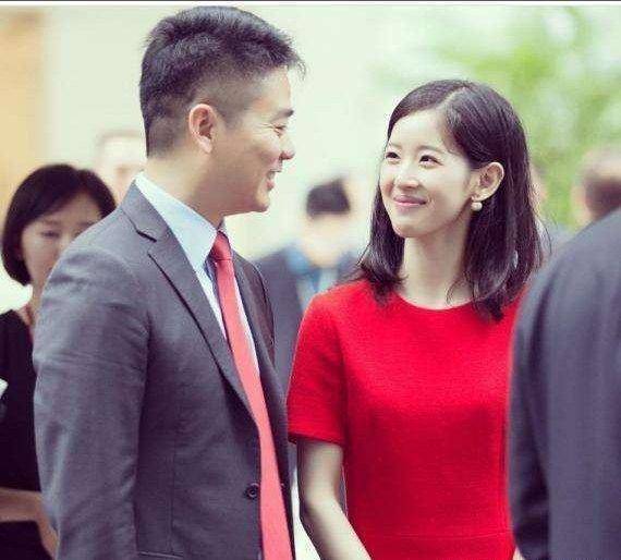 不过随着刘强东在国外的"八卦"事发,很多人对于这段感情也产生了一些