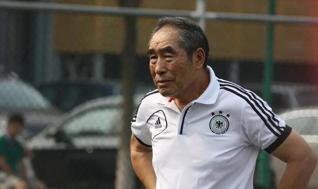 李海松的一生都奉献给了中国足球,正是这种宝贵的精神使得中国足球代