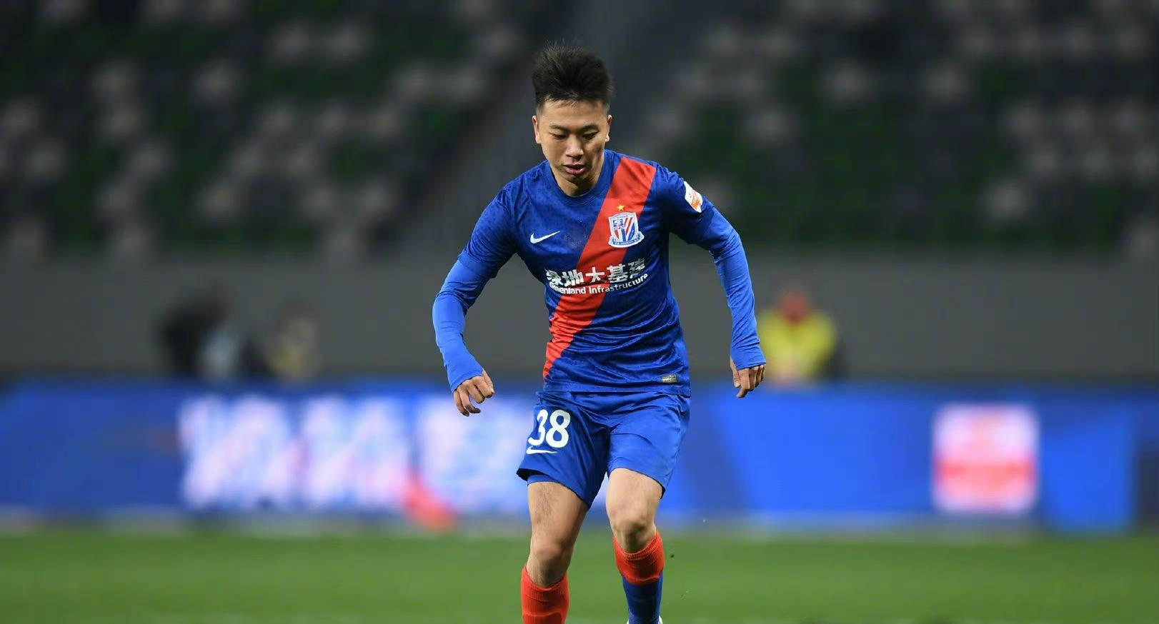 u23主力受伤,申花"恶汉"组合重出江湖,放弃1将留隐患,目标3分_柏佳骏