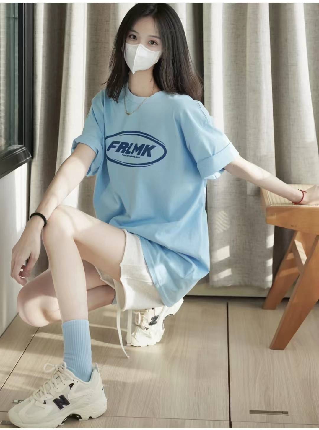 原创白色短裤怎么搭配上衣和鞋子好看