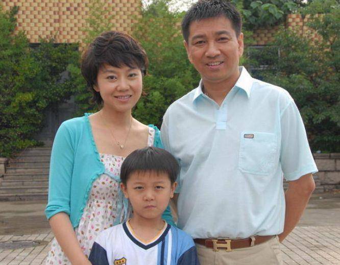 他6岁时就被提名影帝,后来却为了专心读书,淡出娱乐圈_董博文_合作