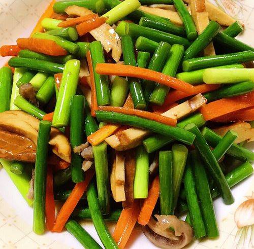 原创4月蒜苔搭配这食材一起炒比炒肉更鲜香配米饭好吃