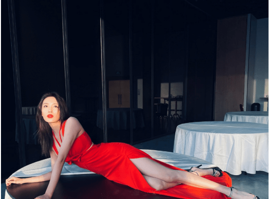 高挑女神王紫璇携手初巧倡导女性色新主张