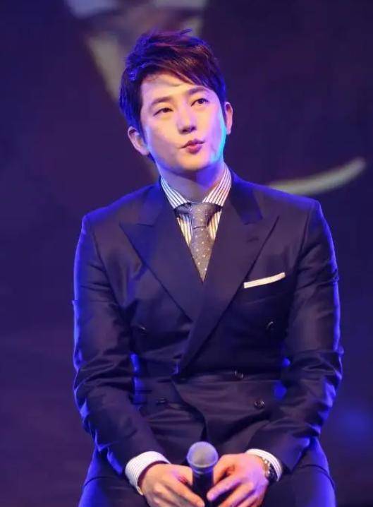 朴施厚:凭借《家门的荣光》爆红,为何44岁不婚?_丑闻_顶流_闵智慧