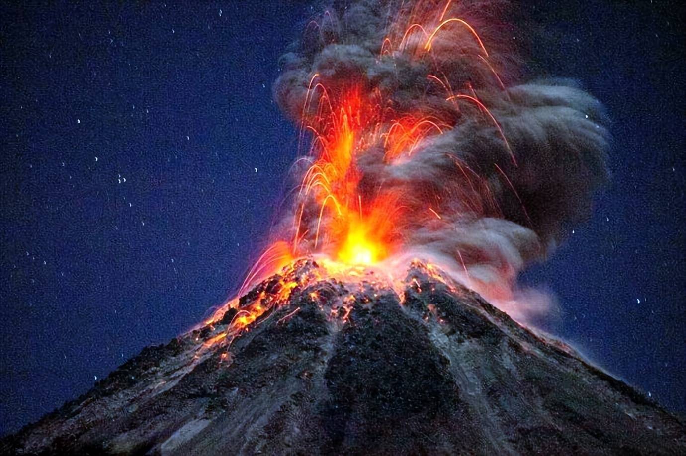 御岳山火山图片
