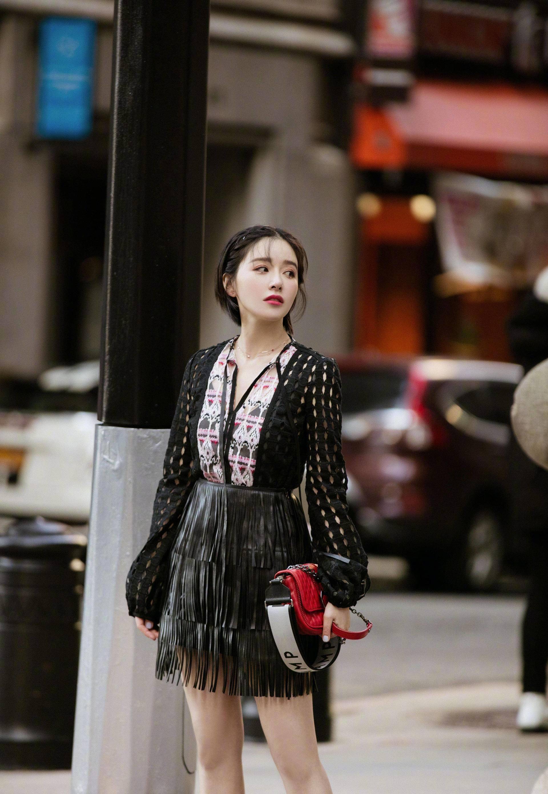 阚清子改行理发一双巧手惹人关注素颜穿搭依旧美丽