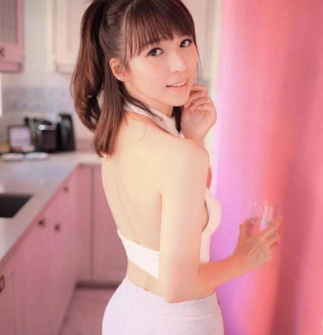 原创39岁孙慧雪素颜照像大学生入行16年转型做网红拍丰胸广告秀完美