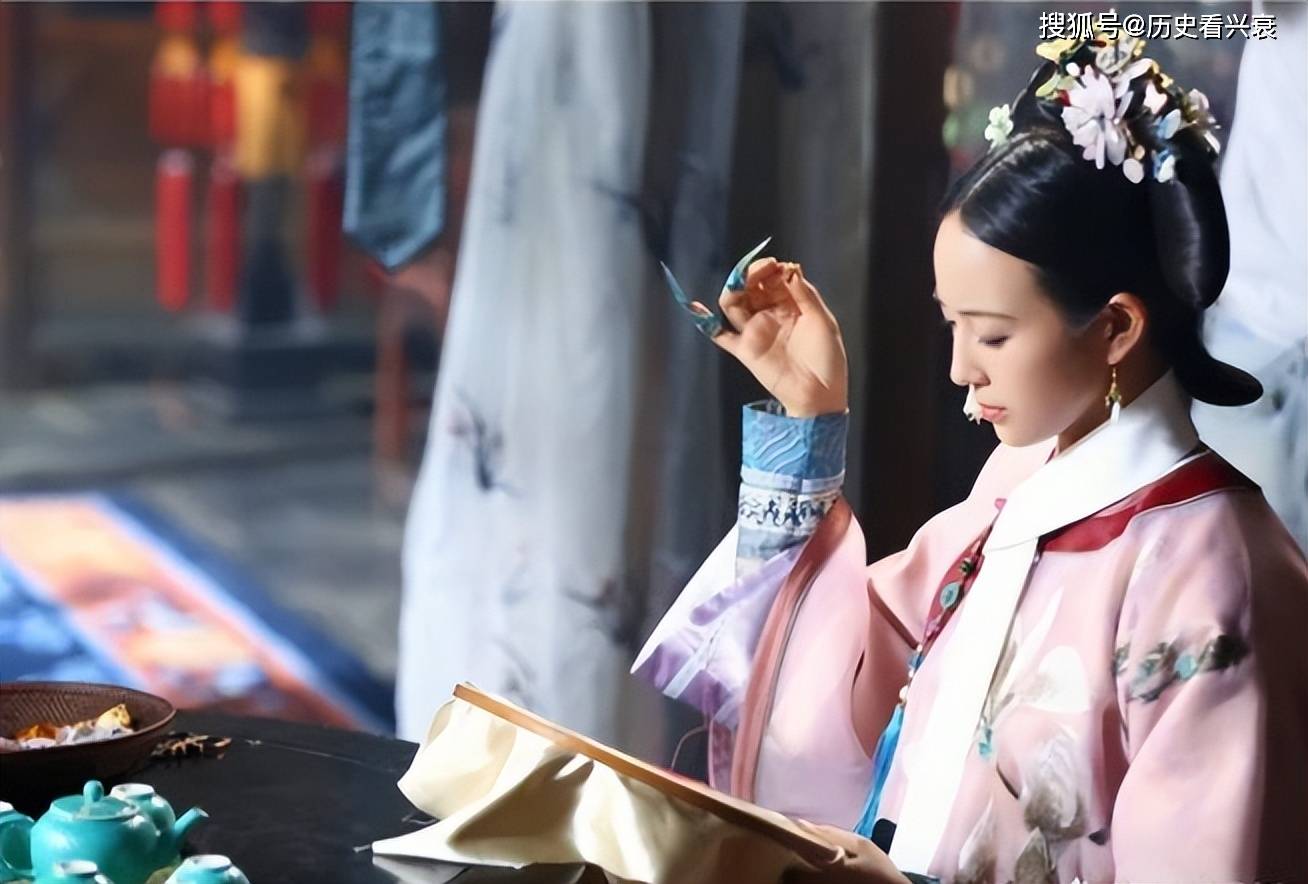 综上所述,哲悯皇贵妃是乾隆第一个临幸的女人,是乾隆刻骨铭心的初恋