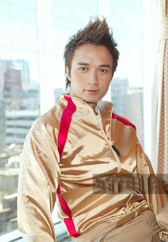 当年穿的有多土气,越能证明有多天然_秦岚_气质_古巨基