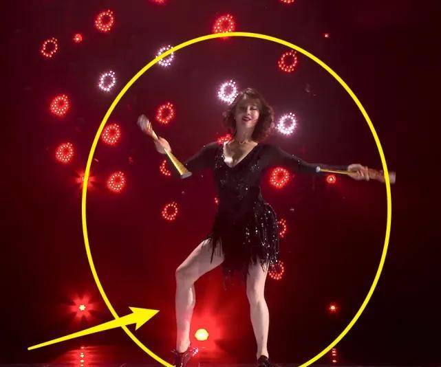 每个角色都能完美把握,将自己融入到角色之中,在《乘风破浪的姐姐》的