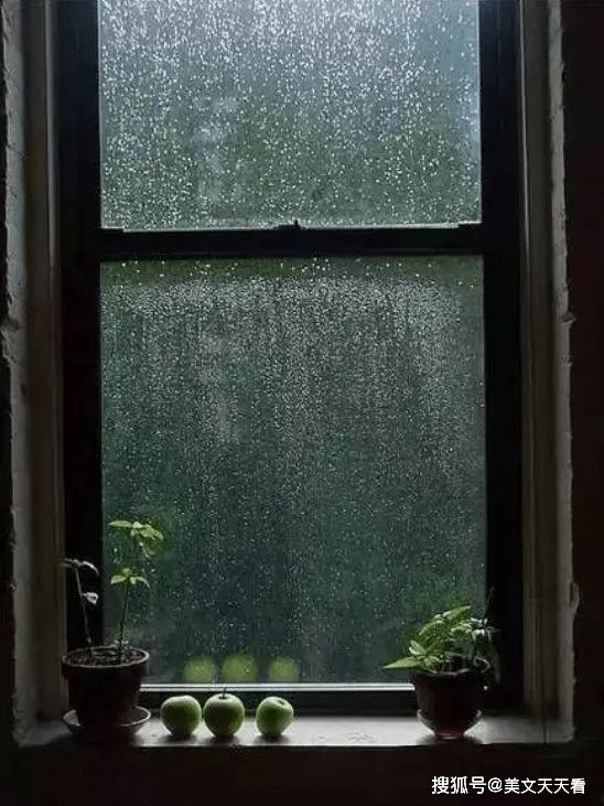 原创听见窗外下雨的声音